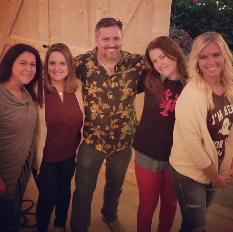 imgi_25_John-with-girls